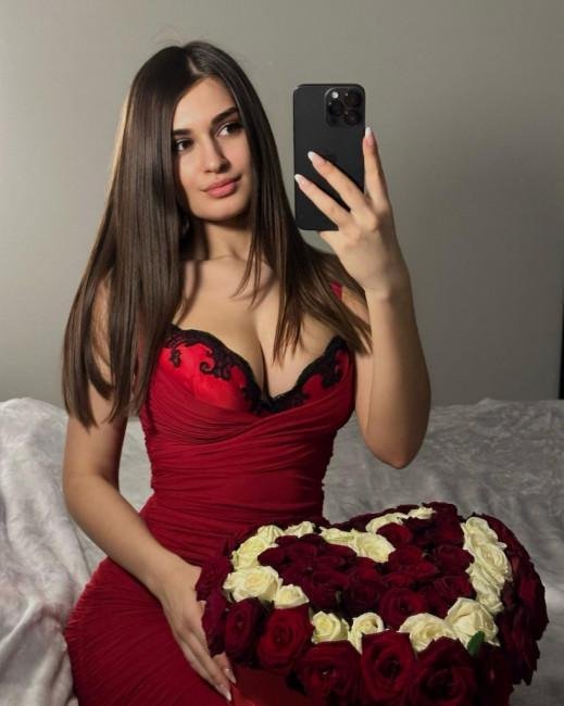 Sexy call girls in Lucknow wearing red dress